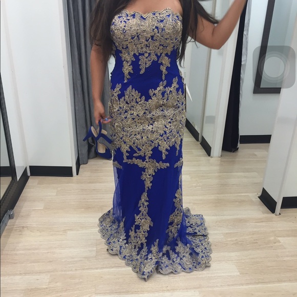 Prom/event dress Asking for 450.00 worn once - Picture 1 of 2